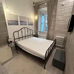Leonidas House
