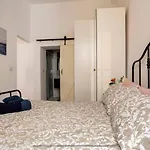 Leonidas House
