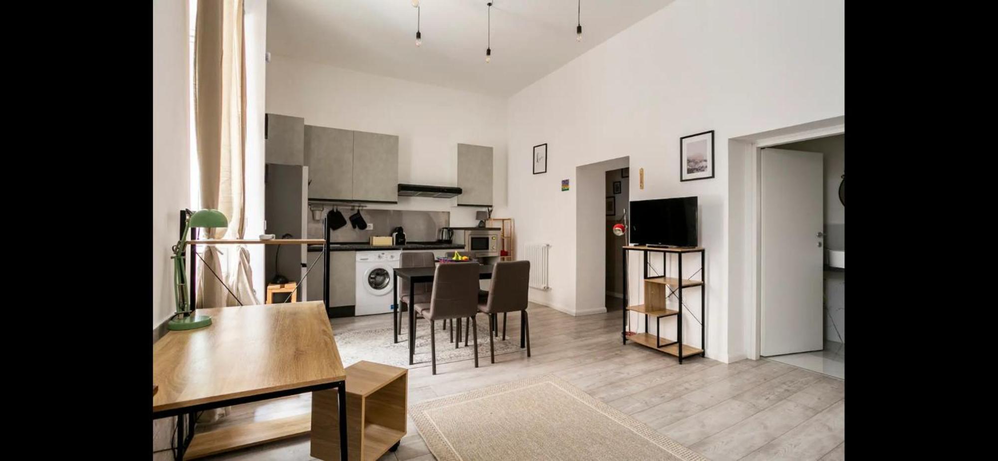 Apartment Leonidas House *